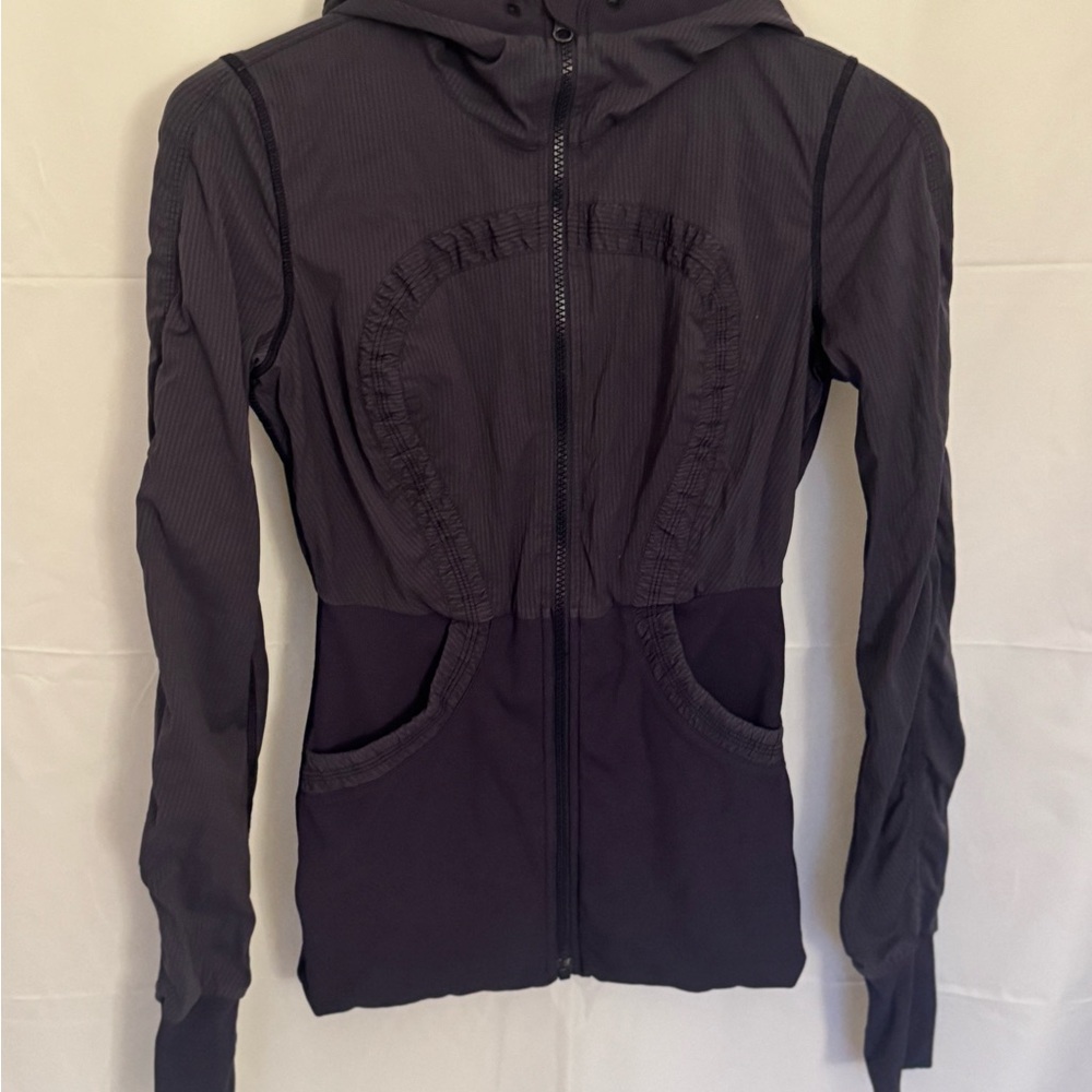 Lululemon navy zip reversible jacket in light navy, size 6
